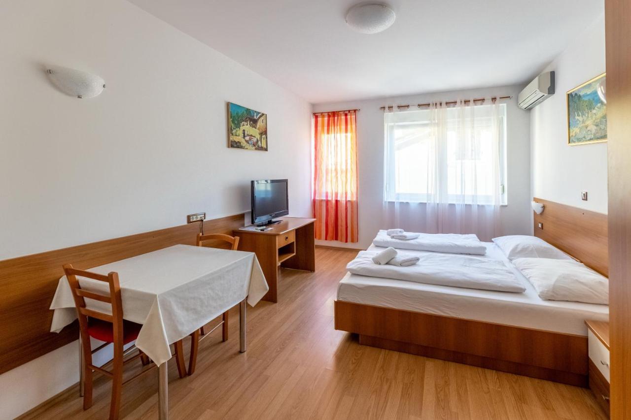 Apartments Liburnija オパティヤ エクステリア 写真