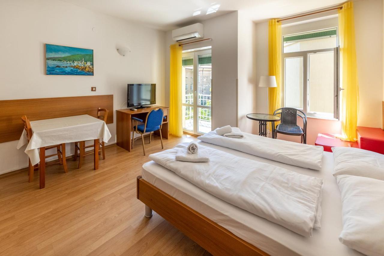 Apartments Liburnija オパティヤ エクステリア 写真