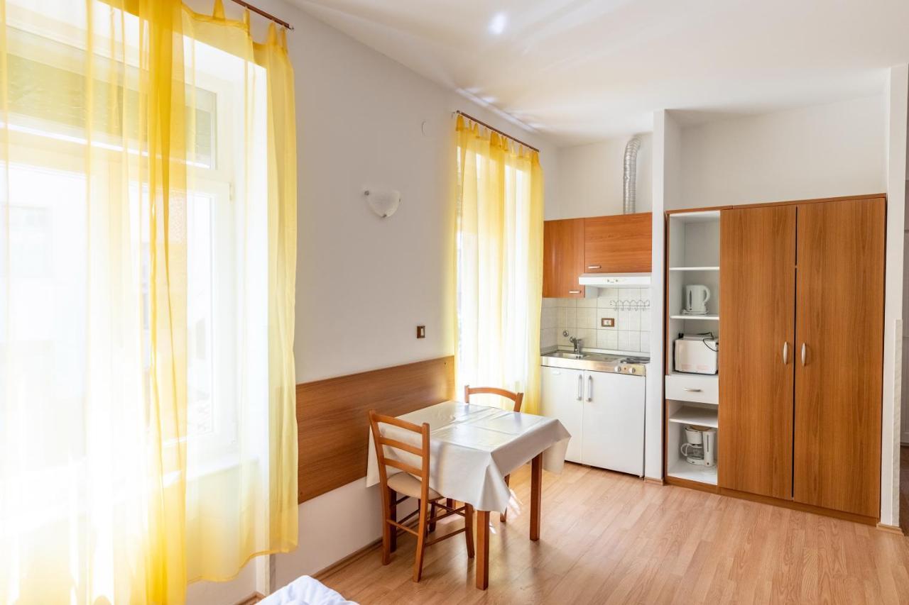 Apartments Liburnija オパティヤ エクステリア 写真