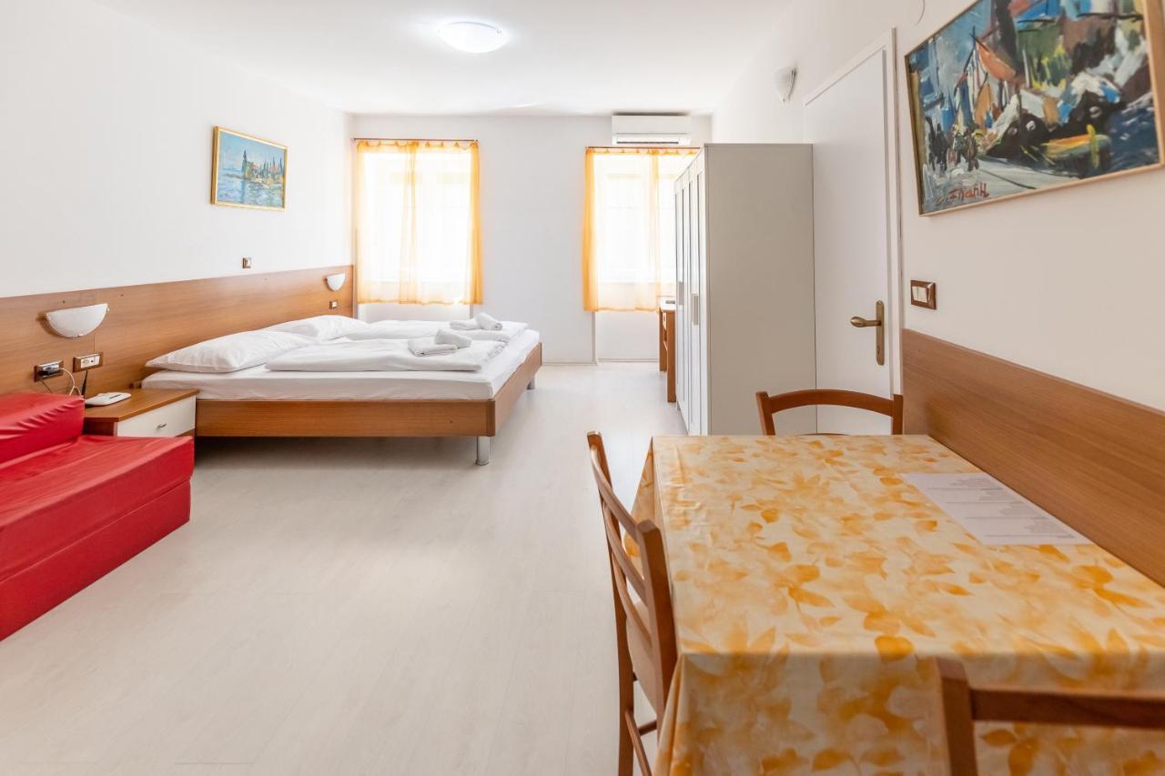 Apartments Liburnija オパティヤ エクステリア 写真
