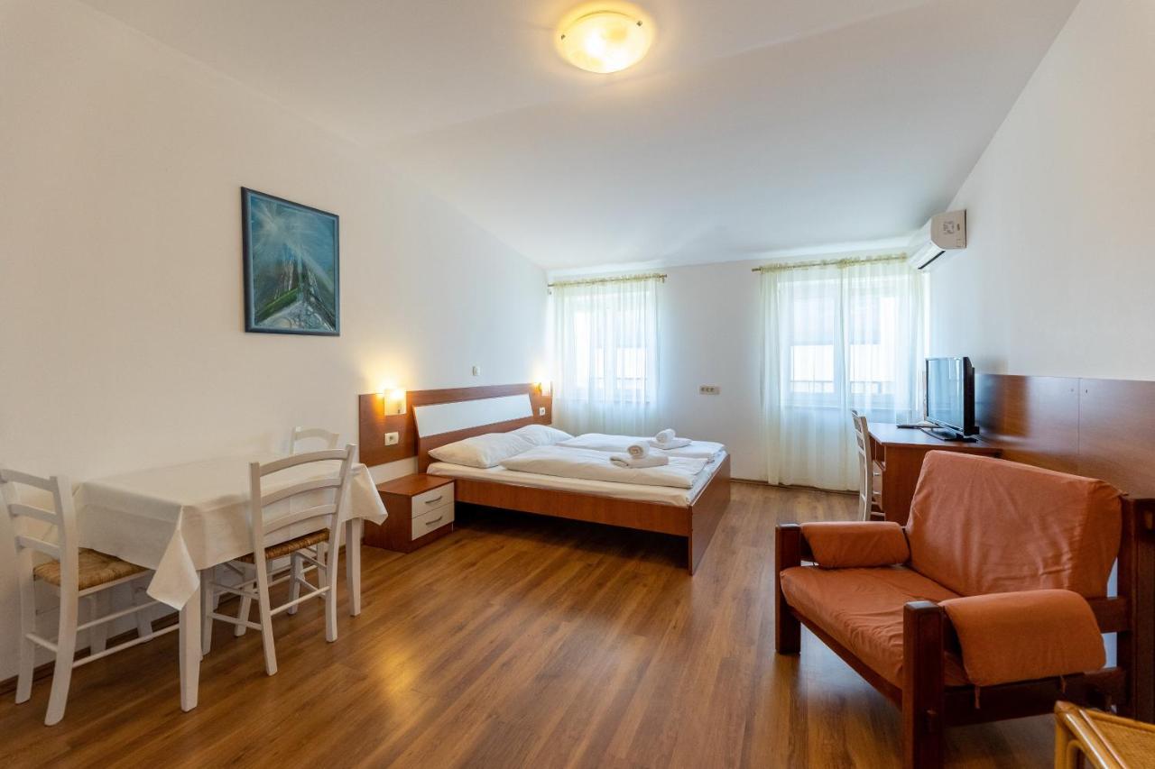 Apartments Liburnija オパティヤ エクステリア 写真