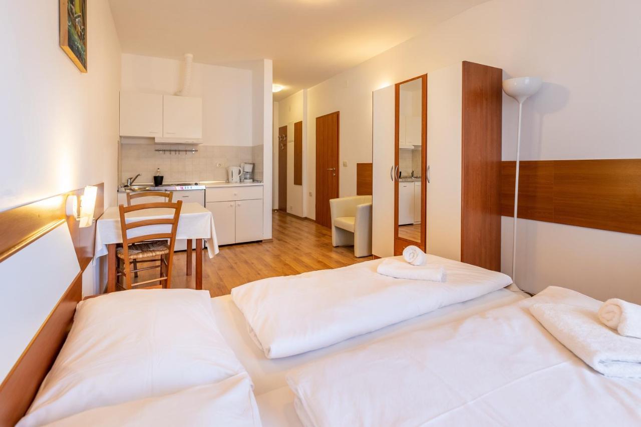 Apartments Liburnija オパティヤ エクステリア 写真