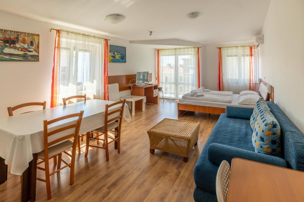 Apartments Liburnija オパティヤ エクステリア 写真