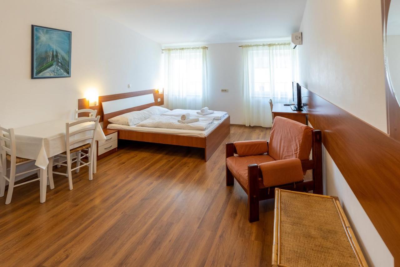 Apartments Liburnija オパティヤ エクステリア 写真